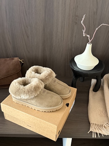 נעלי בית UGG סגורות בשלושה גוונים 26