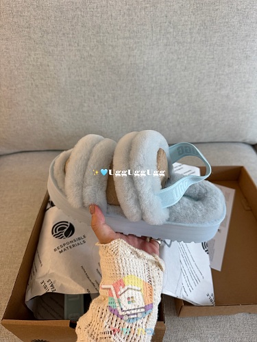 כפכפי UGG Fluff מפרוות כבש בארבעה גוונים 2