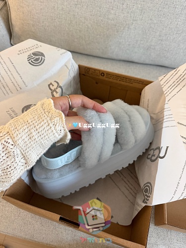כפכפי UGG Fluff מפרוות כבש בארבעה גוונים 3