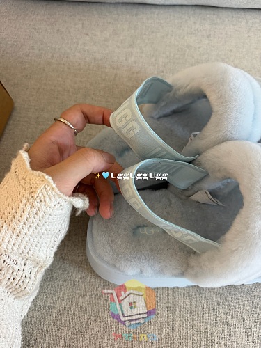 כפכפי UGG Fluff מפרוות כבש בארבעה גוונים 4