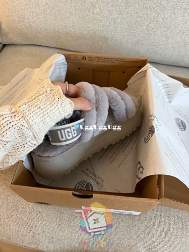כפכפי UGG Fluff מפרוות כבש בארבעה גוונים 8
