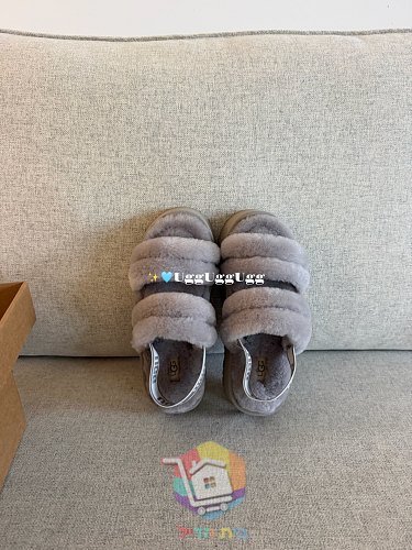 כפכפי UGG Fluff מפרוות כבש בארבעה גוונים 10