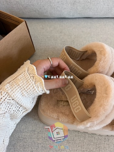 כפכפי UGG Fluff מפרוות כבש בארבעה גוונים 14