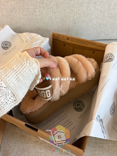 כפכפי UGG Fluff מפרוות כבש בארבעה גוונים 18