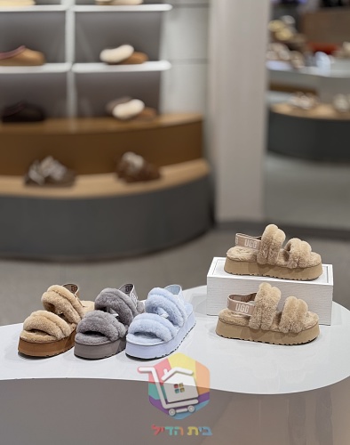 כפכפי UGG Fluff מפרוות כבש בארבעה גוונים 33