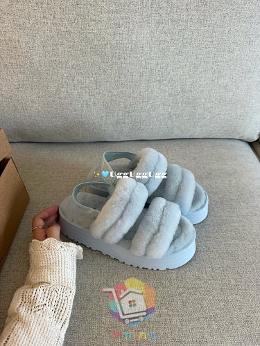 כפכפי UGG Fluff מפרוות כבש בארבעה גוונים 41
