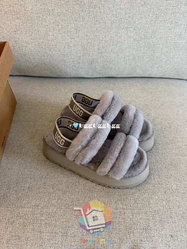 כפכפי UGG Fluff מפרוות כבש בארבעה גוונים 42