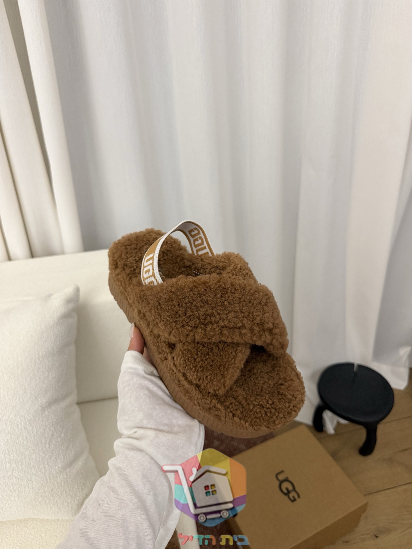 נעלי בית UGG מפרוות כבש בארבעה גוונים