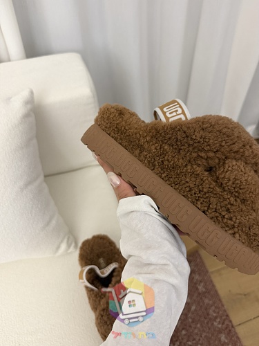 נעלי בית UGG מפרוות כבש בארבעה גוונים 7