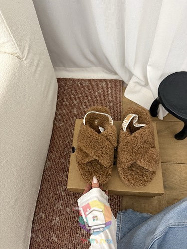 נעלי בית UGG מפרוות כבש בארבעה גוונים 10