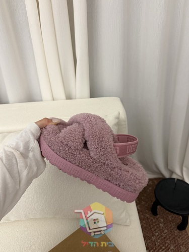 נעלי בית UGG מפרוות כבש בארבעה גוונים 23