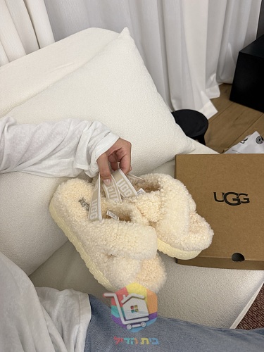 נעלי בית UGG מפרוות כבש בארבעה גוונים 33
