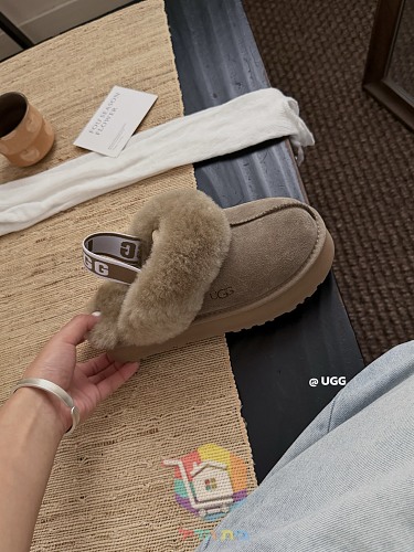 נעלי בית UGG בארבעה גוונים 37