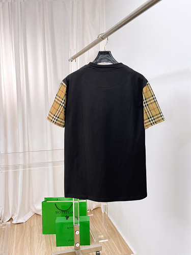 T-Shirt Burberry mit Karoärmeln, zwei Farben
