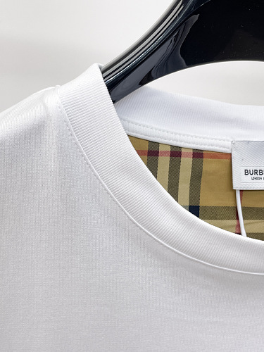 T-Shirt Burberry mit Karoärmeln, zwei Farben 17