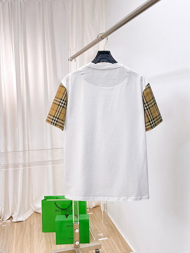 T-Shirt Burberry mit Karoärmeln, zwei Farben 18