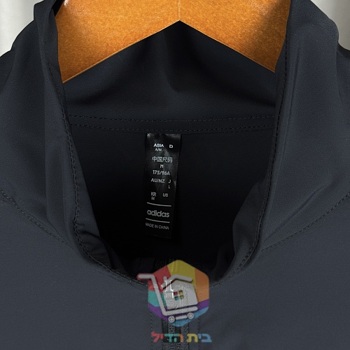 Windjacke adidas mit den drei Streifen 30