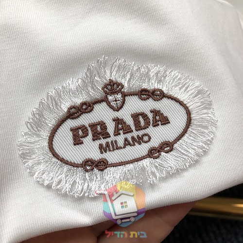 T-Shirt PRADA mit PRADA MILANO Stickerei 14