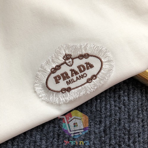T-Shirt PRADA mit PRADA MILANO Stickerei 15