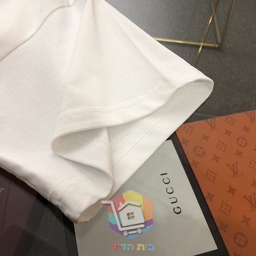 PRADA T-Shirt mit Dreieck-Logo 13