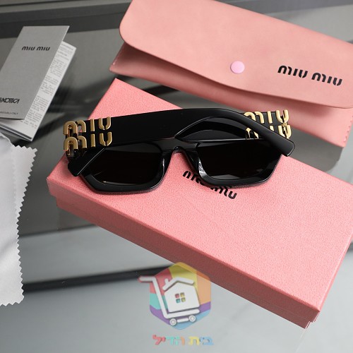 Miu Miu Sonnenbrille mit goldfarbenem Logo am Bügel 6