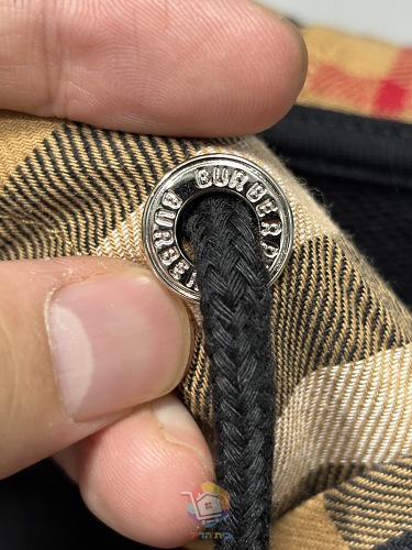 קפוצ'ון Burberry עם בטנת משבצות בקפוצ'ון, שחור, לבן או קאמל, תמונה 21