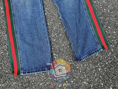 Jeans Gucci mit Seitenstreifen in zwei Farben 9