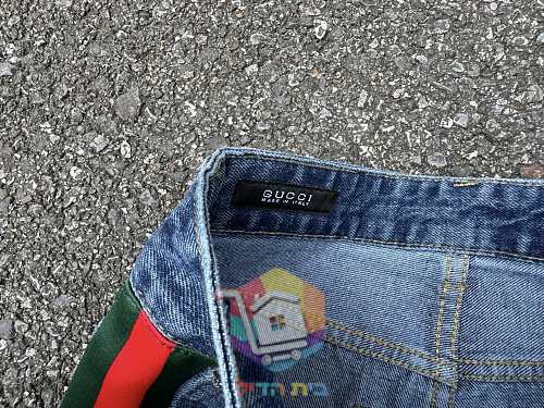 Jeans Gucci mit Seitenstreifen in zwei Farben 10