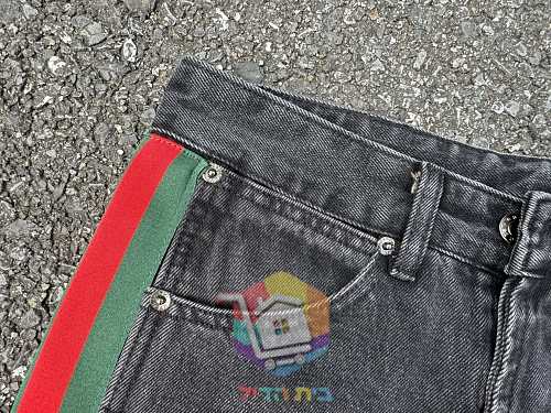 Jeans Gucci mit Seitenstreifen in zwei Farben 23