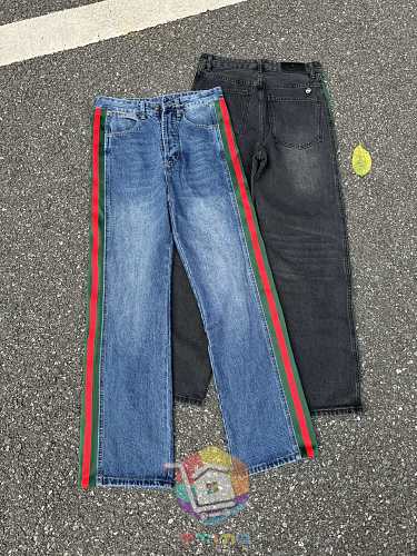 Jeans Gucci mit Seitenstreifen in zwei Farben 25