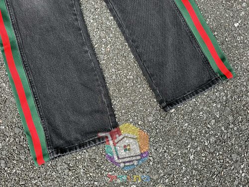 Jeans Gucci mit Seitenstreifen in zwei Farben 26