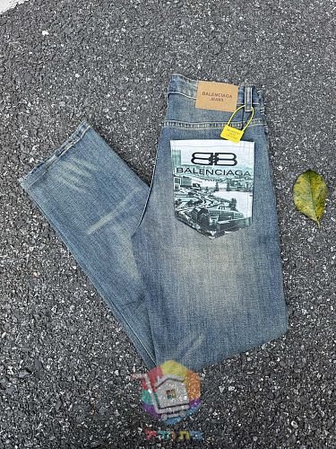 Straight-Jeans Balenciaga in gewaschener Optik 11