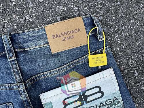 Straight-Jeans Balenciaga in gewaschener Optik 12