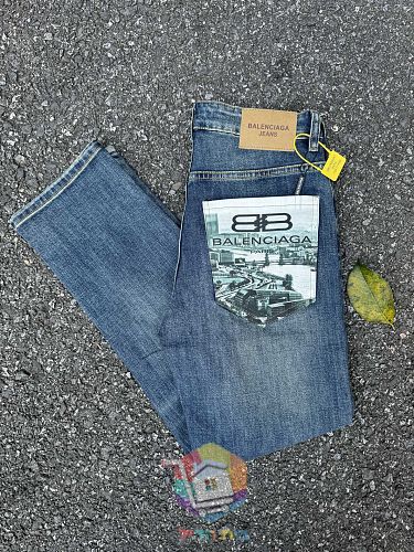 Straight-Jeans Balenciaga in gewaschener Optik 22