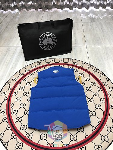 וסט פוך Canada Goose Freestyle בתשעה גוונים 36
