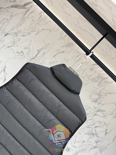 וסט פוך Moncler Contrin, שמנת, שחור 1