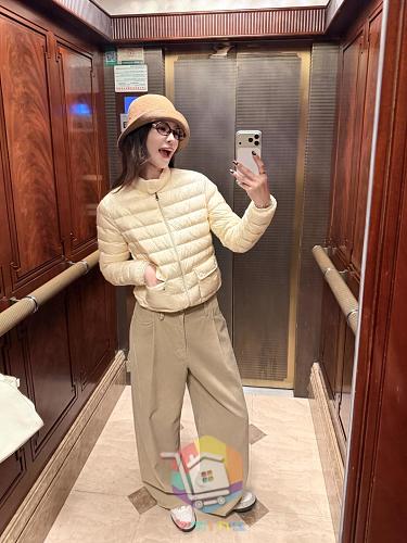 מעיל פוך קצר Moncler Lans לנשים, שחור, שמנת, ורוד 30
