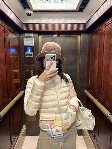 מעיל פוך קצר Moncler Lans לנשים, שחור, שמנת, ורוד 31