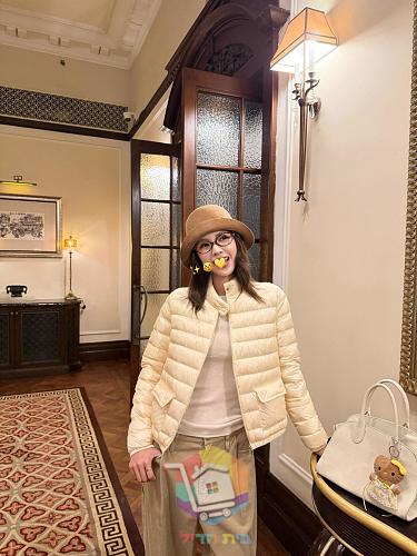 מעיל פוך קצר Moncler Lans לנשים, שחור, שמנת, ורוד 32