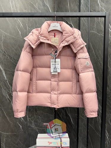 ז'קט פוך Moncler Maya 70 עם קפוצ'ון בשלושה גוונים 4
