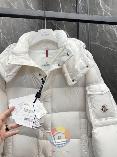 ז'קט פוך Moncler Maya 70 עם קפוצ'ון בשלושה גוונים 11