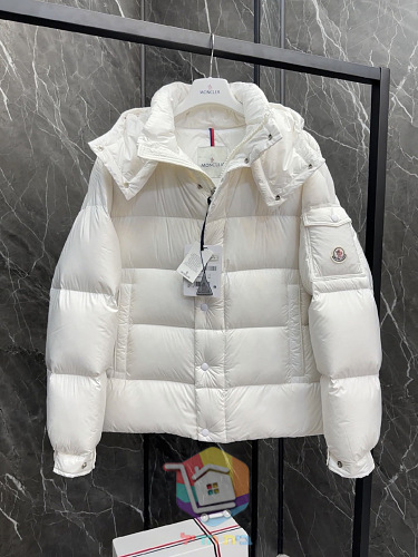 ז'קט פוך Moncler Maya 70 עם קפוצ'ון בשלושה גוונים 16