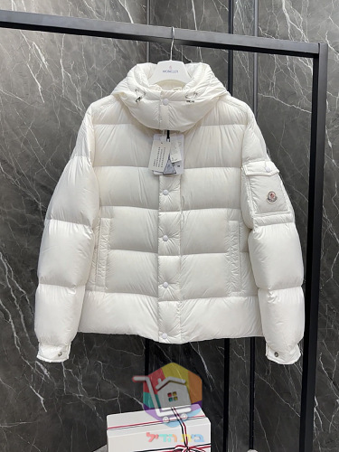 ז'קט פוך Moncler Maya 70 עם קפוצ'ון בשלושה גוונים 17