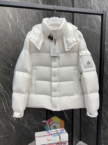 ז'קט פוך Moncler Maya 70 עם קפוצ'ון בשלושה גוונים 18