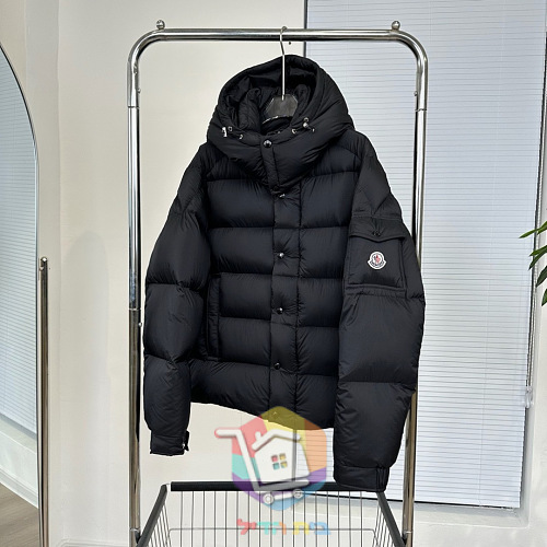 ז'קט פוך Moncler Maya 70 עם קפוצ'ון בשלושה גוונים 25