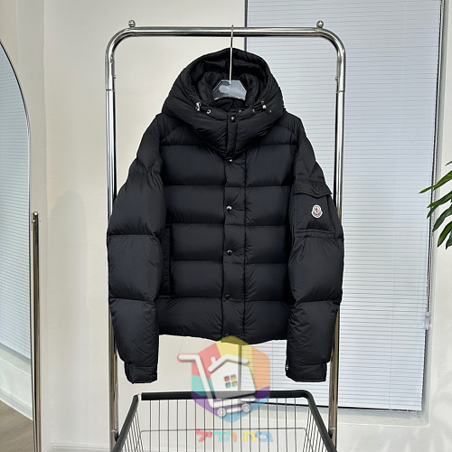 ז'קט פוך Moncler Maya 70 עם קפוצ'ון בשלושה גוונים 26
