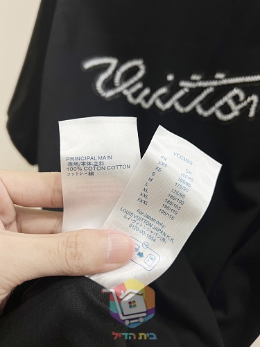 T-shirt Louis Vuitton con scritta ricamata, nero 2