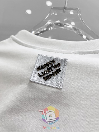 T-shirt Louis Vuitton con scritta a catena dorata, bianco 4