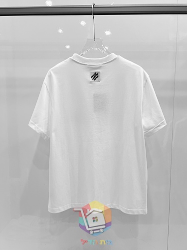 T-shirt Louis Vuitton con scritta a catena dorata, bianco 10