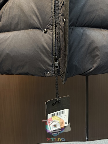 Piumino con cappuccio Moncler Madeira, nero o grigio scuro 6